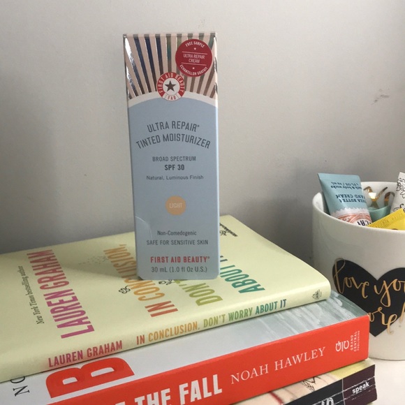 First Aid Beauty Tinted Moisturizer SPF 30 - Light - Picture 2 of 5